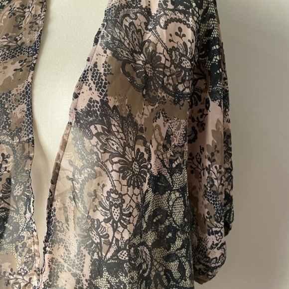 Charlee Tan and Black Floral Kimono Medium - Picture 4 of 7